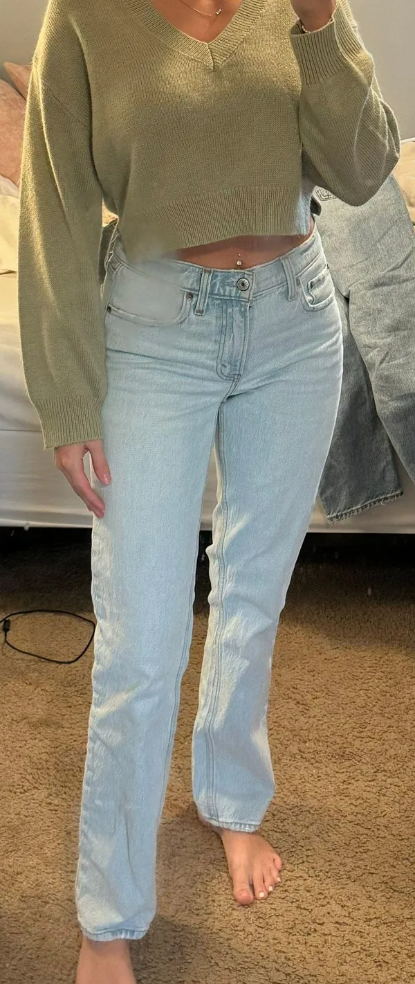 Abercrombie Mid Rise 90s Straight Jean - Image 3