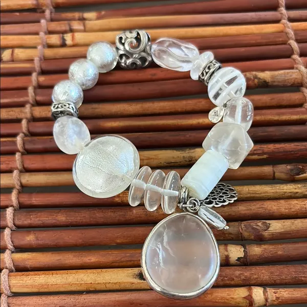 Silpada Silver and White Glass Beaded Stretch Bracelet - Image 3