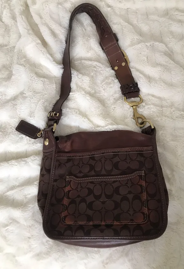 Vintage Bleeker Signature Large Flap Bag - Image 4