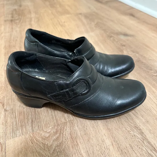 Clarks‎ | Women's Black Leather Side Zip Buckle Loafers Block Heel, Size 7M - Image 3