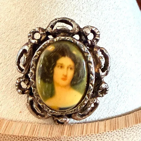 Vintage Portrait Brooch Victorian Lady Cameo - Image 2