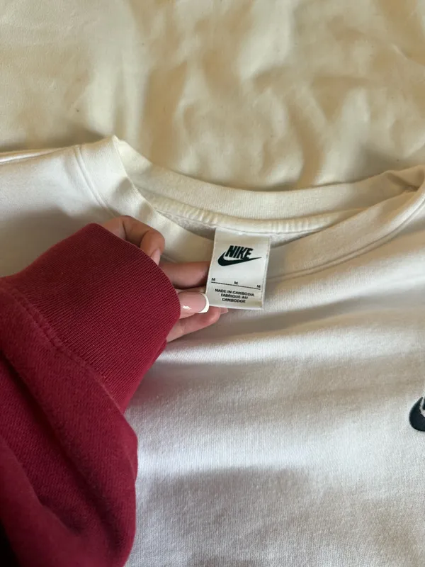 White Nike Sweatshirt Crewneck - Image 2