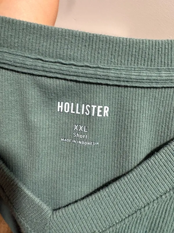 Hollister Crop Top - Image 3