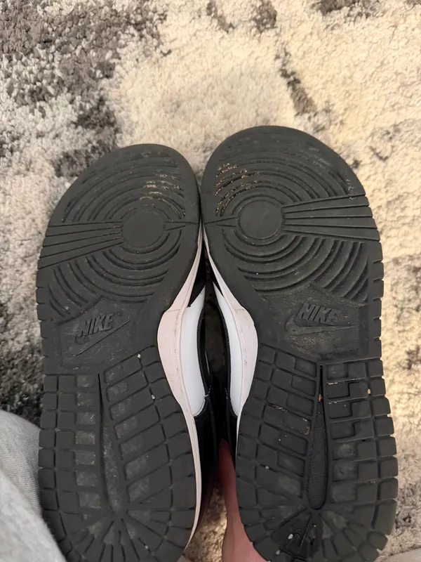 Nike panda dunks 7.5 - Image 4