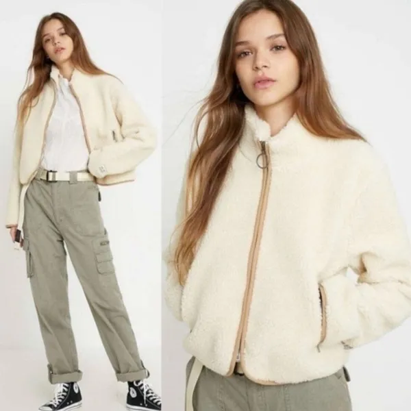 Urban Outfitters Cropped Front Zip Sherpa Jacket - White/Cream- Size Small - Image 2