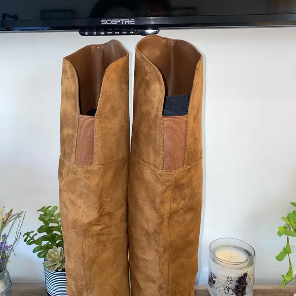 NWB!! Shoe Dazzle Over the Knee Boots in Camel Faux Suede Size 7.5 - Image 4