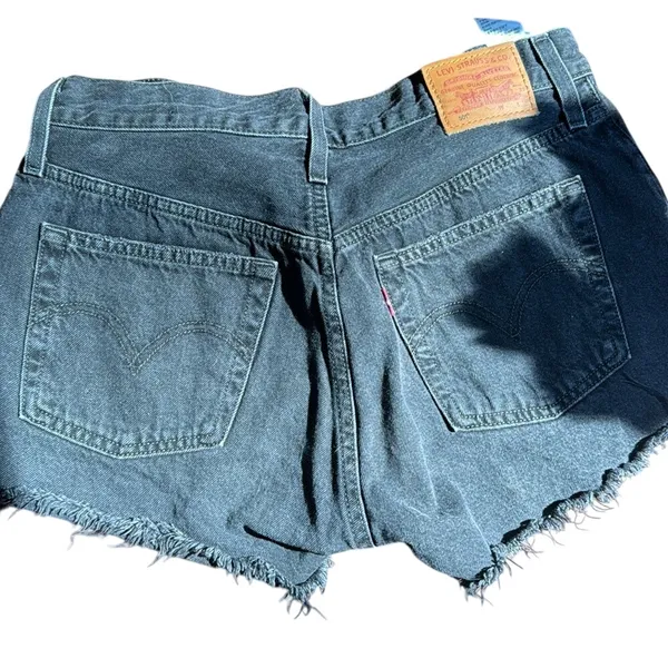 Levi's 501, size‎ 28 black jean shorts - Image 6