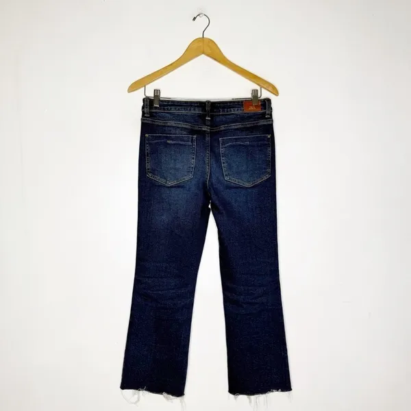 Zara Ankle Slim Flare Straight Leg Jeans Dark Wash Raw Hem Denim Size 4 - Image 4