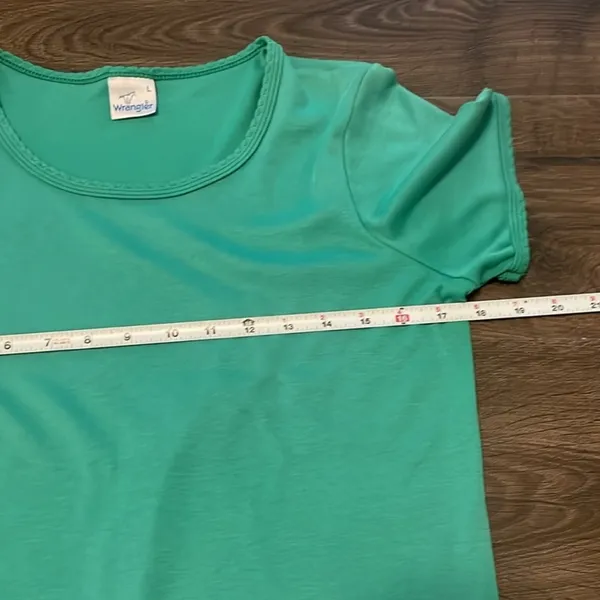 Vintage Wrangler Women's Light Green Scoop Neck Short Sleeve Tee Size M/L - Image 3