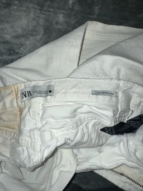 ZARA WHITE RIPPED JEANS - Image 4