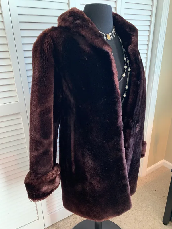 ROSHEKS dubuque Vintage Real Fur Coat - Image 3
