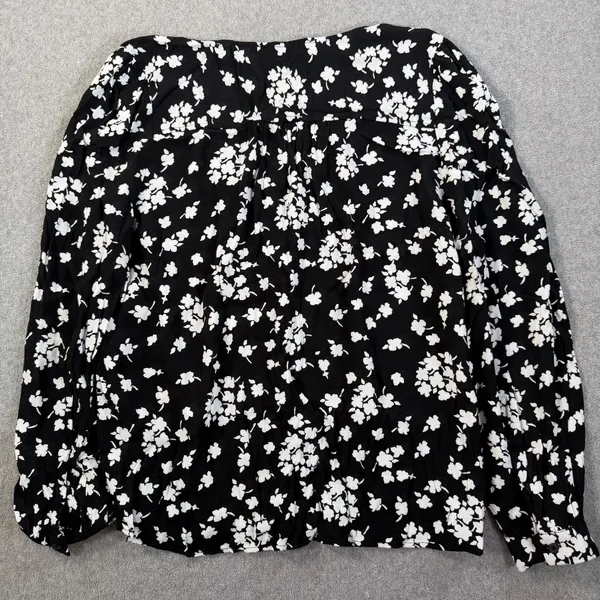 Ann Taylor LOFT Women's Large Black & White Floral Print V-Neck Button Front Blouse Top - Image 10