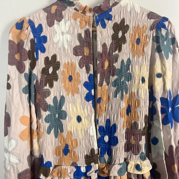 Karlie tiered smocked maxi floral dress size small neutral long sleeve - Image 6