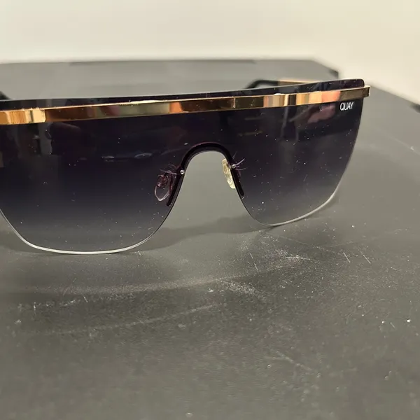Quay Australia Gold Black Frameless Sunglasses - Image 11