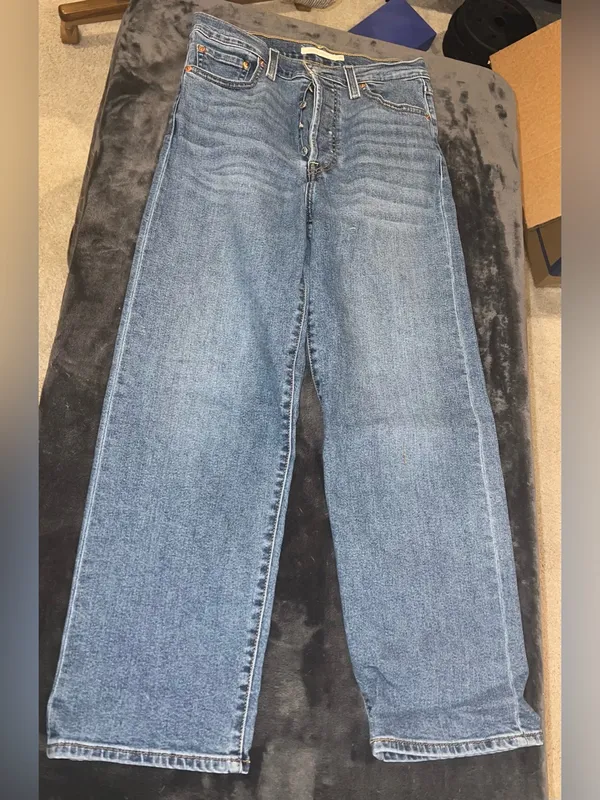 Levi’s Ribcage Straight Jean Size 28 - Image 14