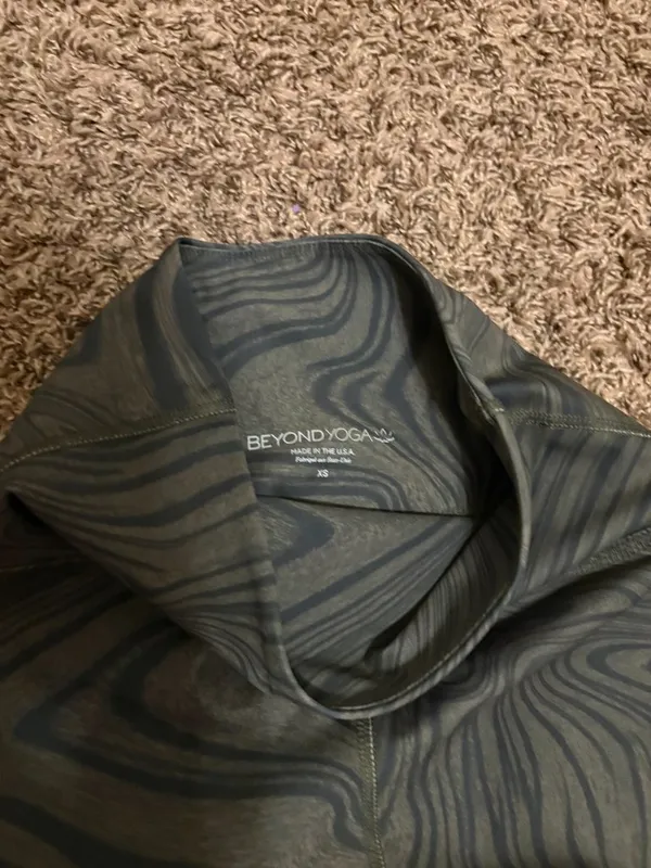 Beyond Yoga Swirl Dye Leggings Size XS Xtra Small Olive Green Pull On Athleisure - Image 2