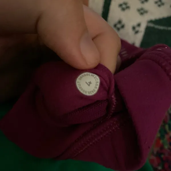 Lululemon coral sports bra size 4 - Image 3