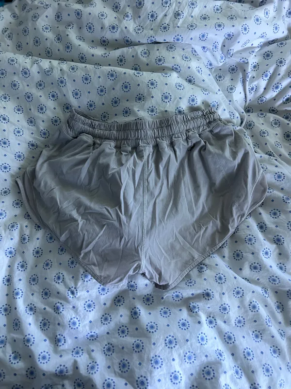 Lululemon Hotty Shorts 2.5" - Image 4