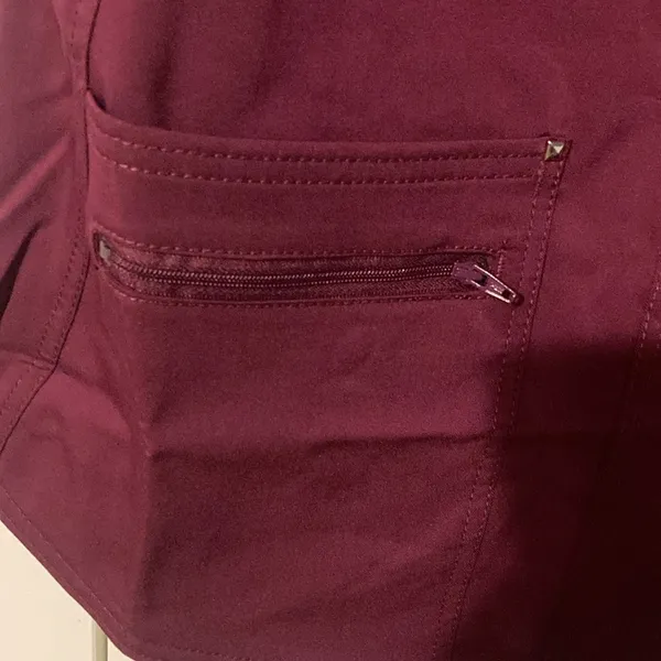 Scrub Star Women’s Size Small Wine Color Scrub Top NWOT - Image 4