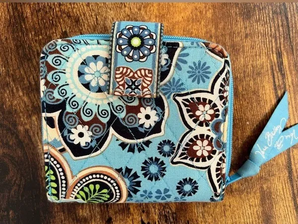Vera Bradley | ladies bifold wallet - Image 2