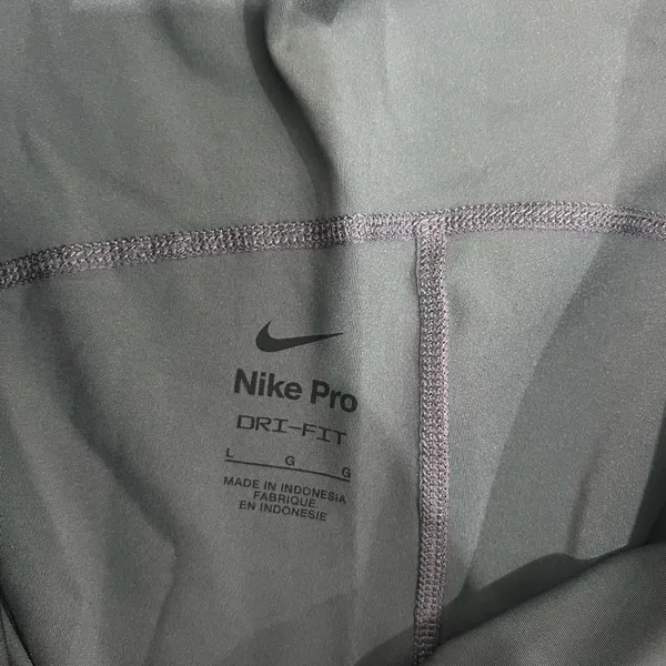 Nike Gray High Waisted 3 Inch Training Shorts Size Large - Image 4