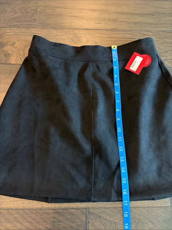 New With Tags Spanx Faux Suede Mini Skirt via it’s built in shorts Sz M - Image 4