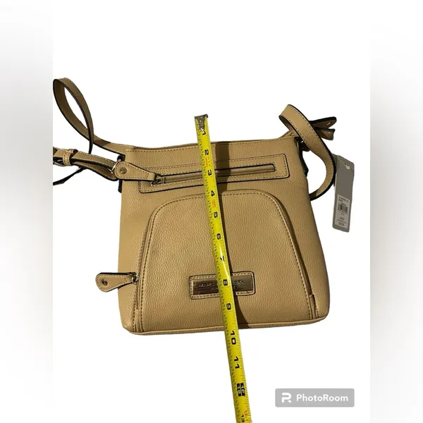 Crossbody Purse NWT with one flaw on front of bag - Image 4