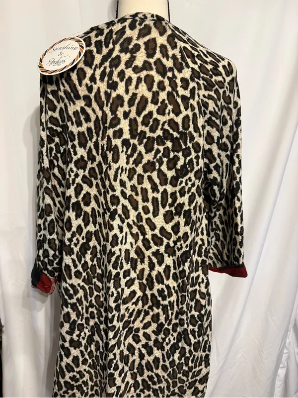 Sunshine and Rodeos Leopard Print Women's Top with Black Sequin Pocket. NWT SZ L - Image 4