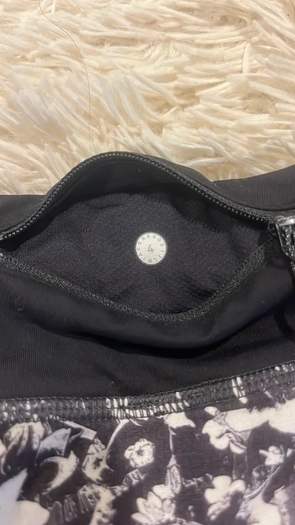 Lululemon Shorts Speed Up 2.5" - Image 4