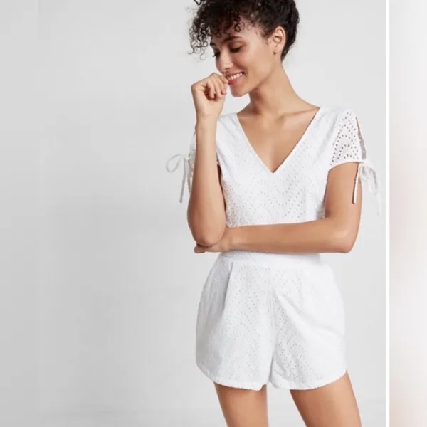 Express White Cotton Eyelet Open Tie Back Slit Sleeves Lined Romper Size‎ 4 - Image 2