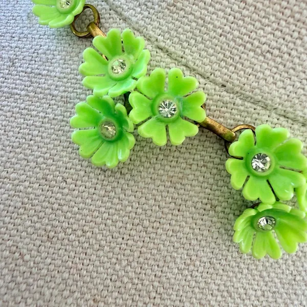 Vintage Lime Green Flower Rhinestone Necklace - Image 3