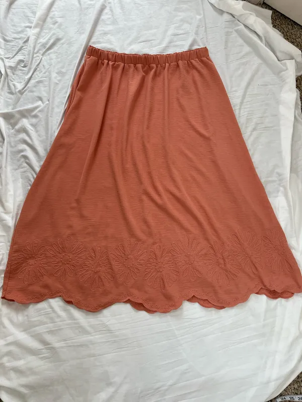 Adrianna Papell Coral Daisy Embroidered Scalloped Hem Midi Skirt XL - Image 2