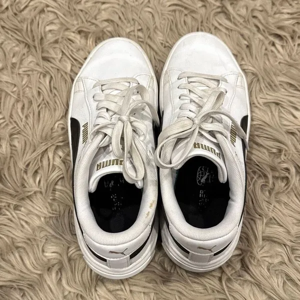 Puma sneakers size 8.5 - Image 4