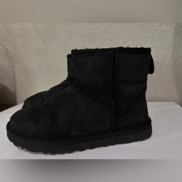UGG Women's Classic II Mini Boots size 5 - Image 8