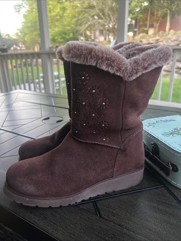 Skechers keepsake eyelet cut brown suede chelsea boots size 8 ladies boho chic - Image 2