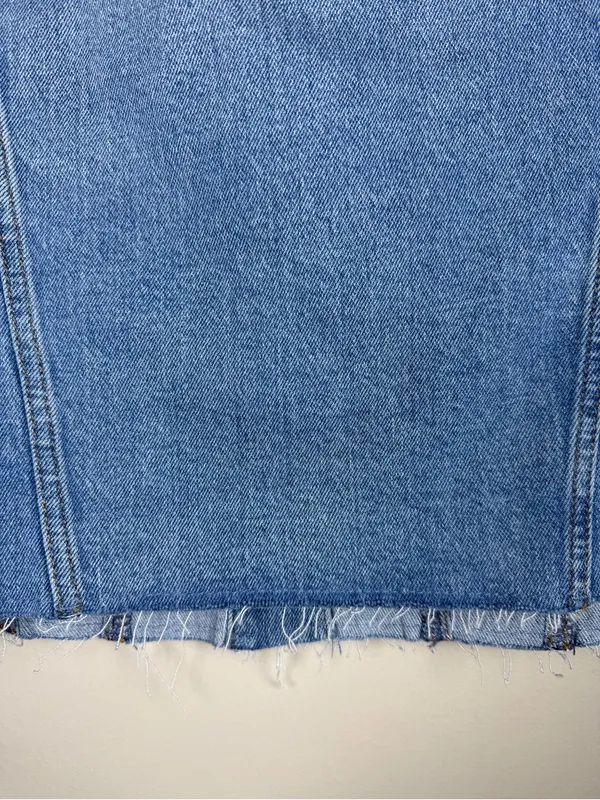 Evereve Denim Vest - Light Blue Wash, Distressed, Cropped - Size Small - Image 11