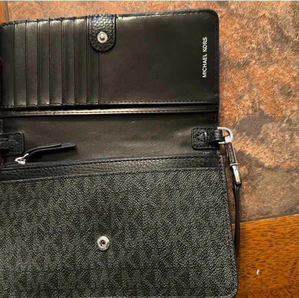 Small Michael Kors Crossbody - Image 2