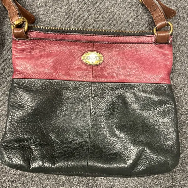 Fossil Explorer Two-Tone Leather Crossbody Bag Red Black Vintage Y2K Soft - Image 2