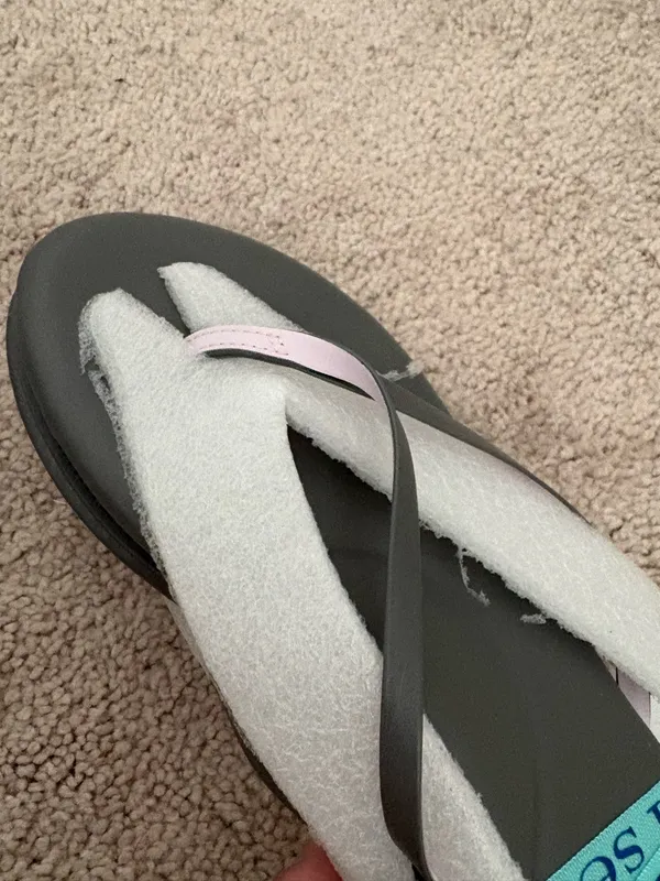 Solei Sea Women's Size 8 In Grey and Pink Flip Flops - Image 2