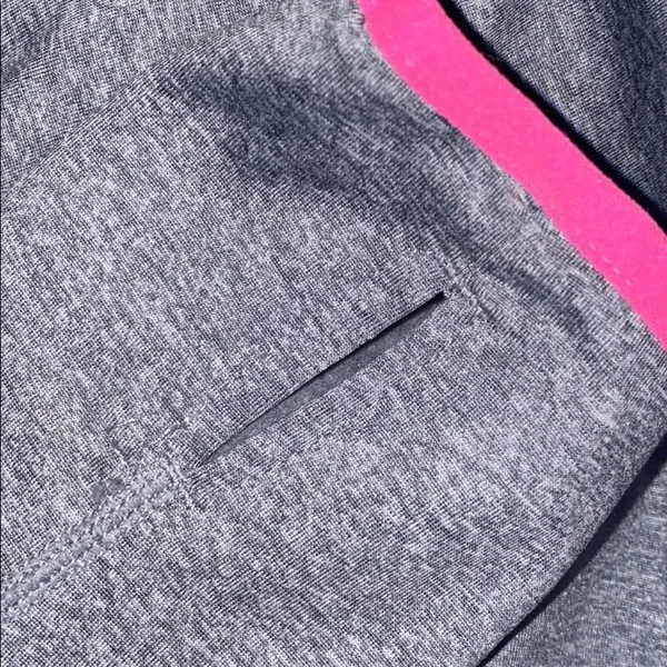 ✨H&M Sports Top✨ - Image 7