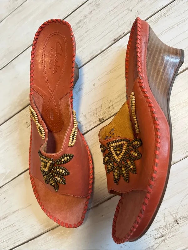 Clarks Artisan Empress Red Beaded Leather Wedge Size 8.5 NWOB - Image 2