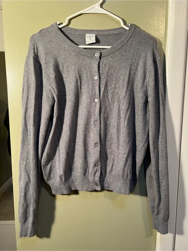 Cielo Women’s Size XL Cardigan Sweater Light Gray Button Crewneck Long Sleeve - Image 2