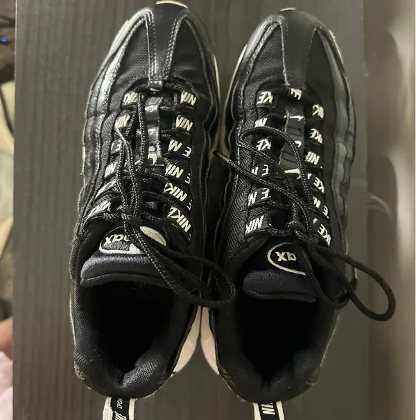 Nike Women’s Sneakers - Image 4