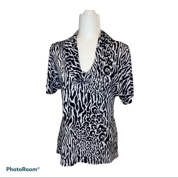 Cable & Gauge Top Zebra Print w/swoop neck Like New Size M - Image 3