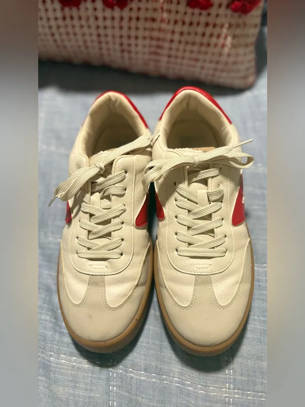 Dolce Vita Cream Sneakers with Red Accent and Gum Sole - Image 2