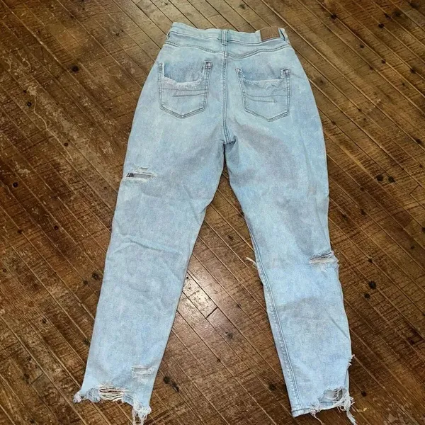 American Eagle destroyed curvy Mom acid wash 4 jeans - Image 3