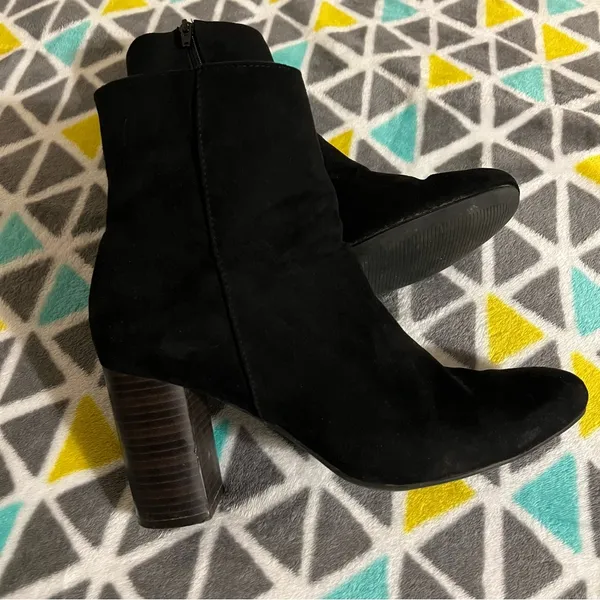 Heeled boots Size 10 - Image 5