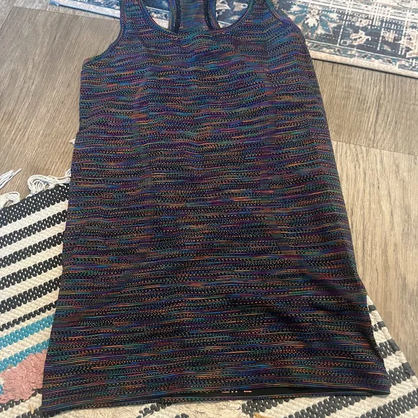 Lululemon‎ swiftly tank top in size 2 - Image 4