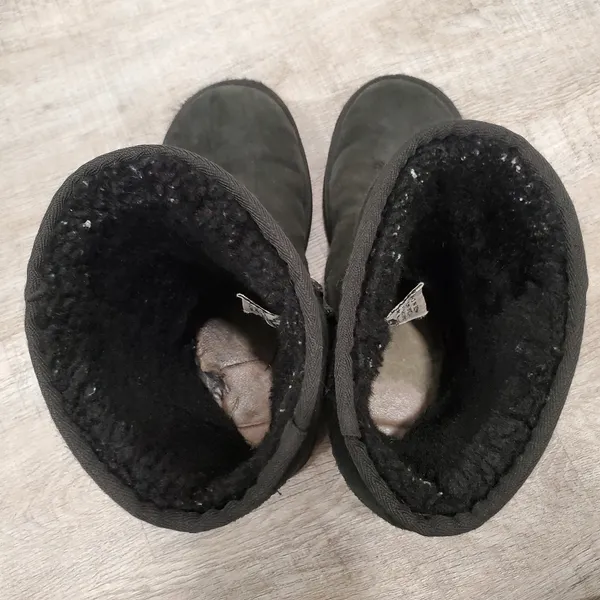 Ugg Black Classic Short II Boots Women's Size 8 - Image 6