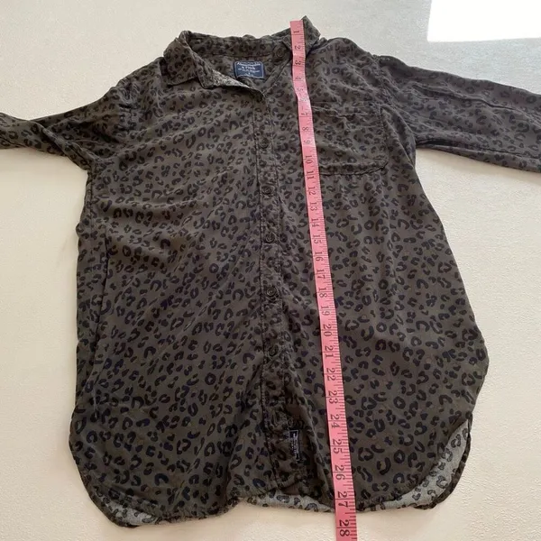 Abercrombie & Fitch Leopard Print Button Down Shirt Women’s Small - Image 9